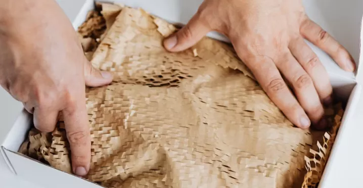 Chèque cadeau offert par un fournisseur : qui peut les recevoir ?