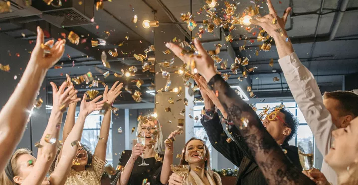 Comment organiser une soirée de Noël en entreprise réussie ?