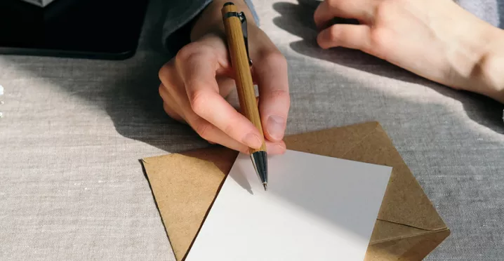 Pourquoi vous devriez écrire un message sur votre carte cadeau ?