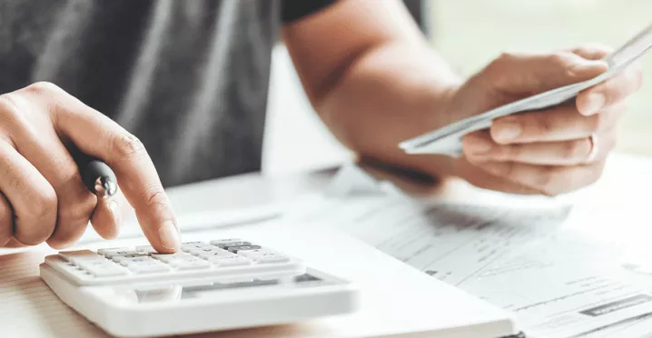 Prime de 13ème mois : avantages et inconvénients