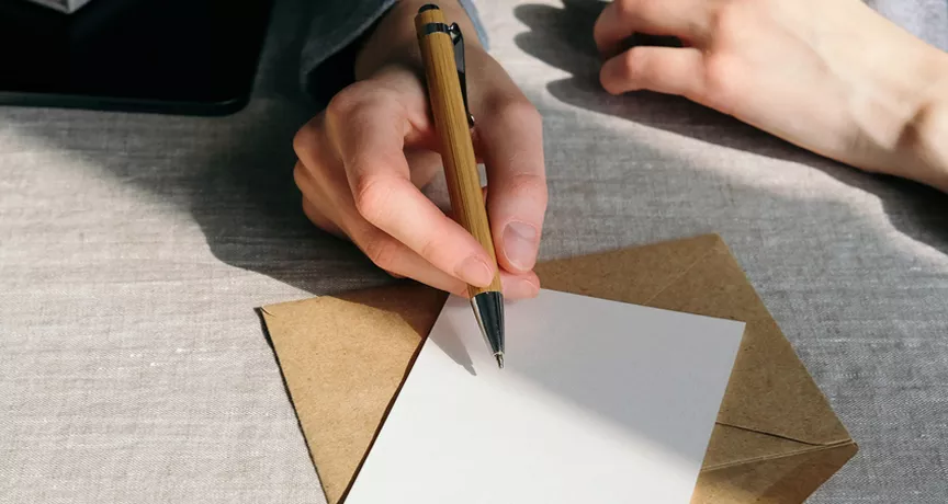 Pourquoi vous devriez écrire un message sur votre carte cadeau ?