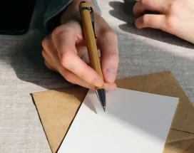 Pourquoi vous devriez écrire un message sur votre carte cadeau ?