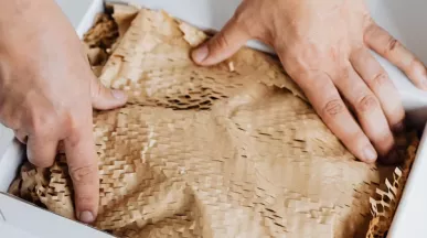 Chèque cadeau offert par un fournisseur : qui peut les recevoir ?