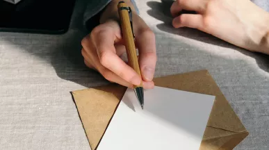 Pourquoi vous devriez écrire un message sur votre carte cadeau ?